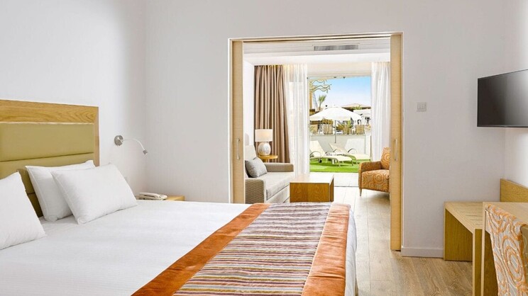 Garden Suite with Private Pool, Pool & Garden View 